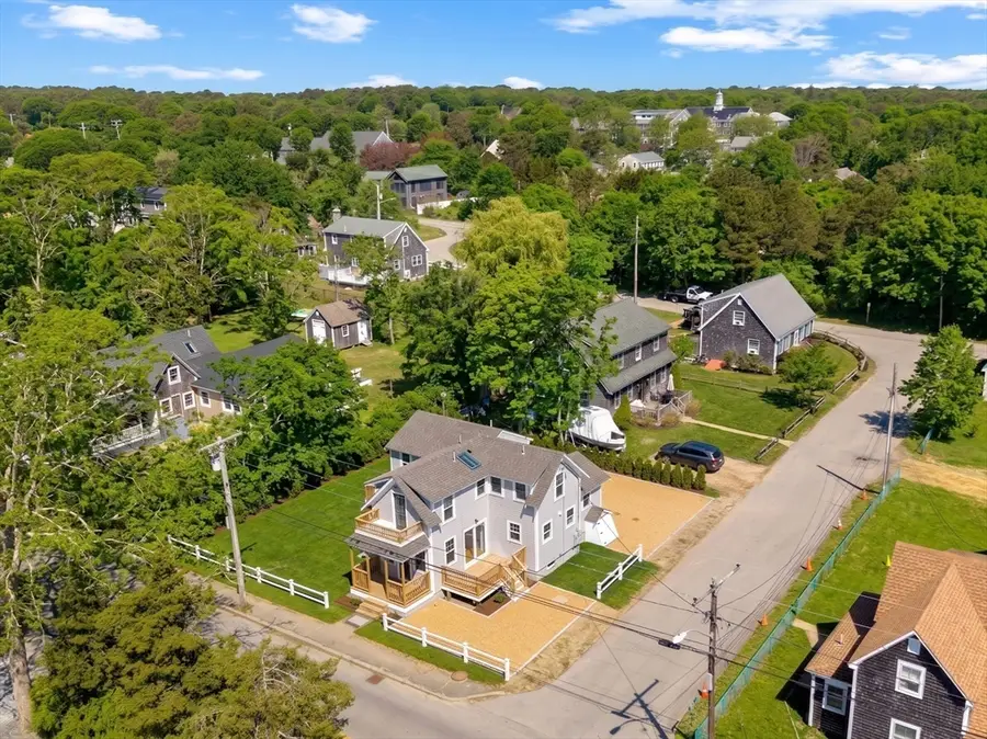 33 Vineyard Ave, Oak Bluffs, MA 02557 - #3