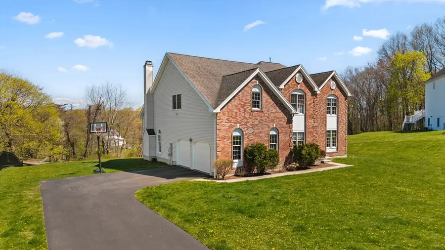 3 Emerson Cir, Shrewsbury, MA 01545 - #2
