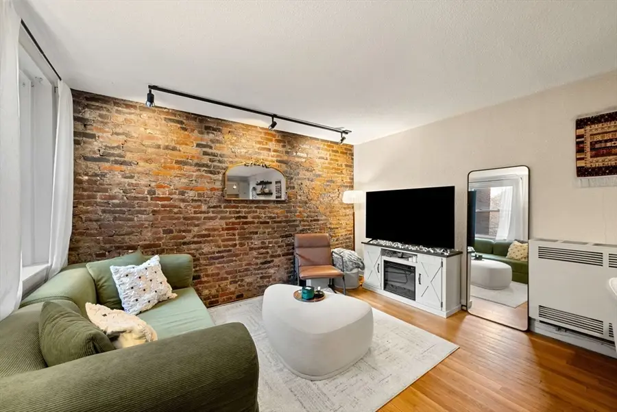 10 Henchman St #2R, Boston, MA 02113 - #2
