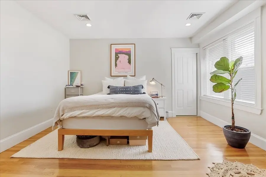 130 Myrtle St, Boston, MA 02114 - #3
