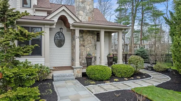 24 Whitehall Cir, Beverly, MA 01915