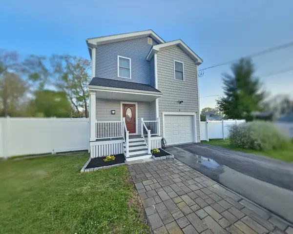 9 Hall St, Webster, MA 01570
