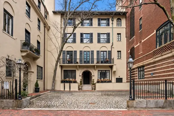107-109 Chestnut Street #PH, Boston, MA 02108