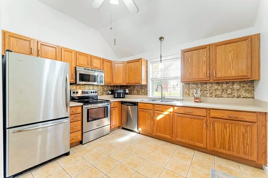 16 Gates Xing #16, Leominster, MA 01453 - #3