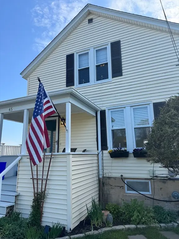 45 Cedar Ave, Portsmouth, RI 02871