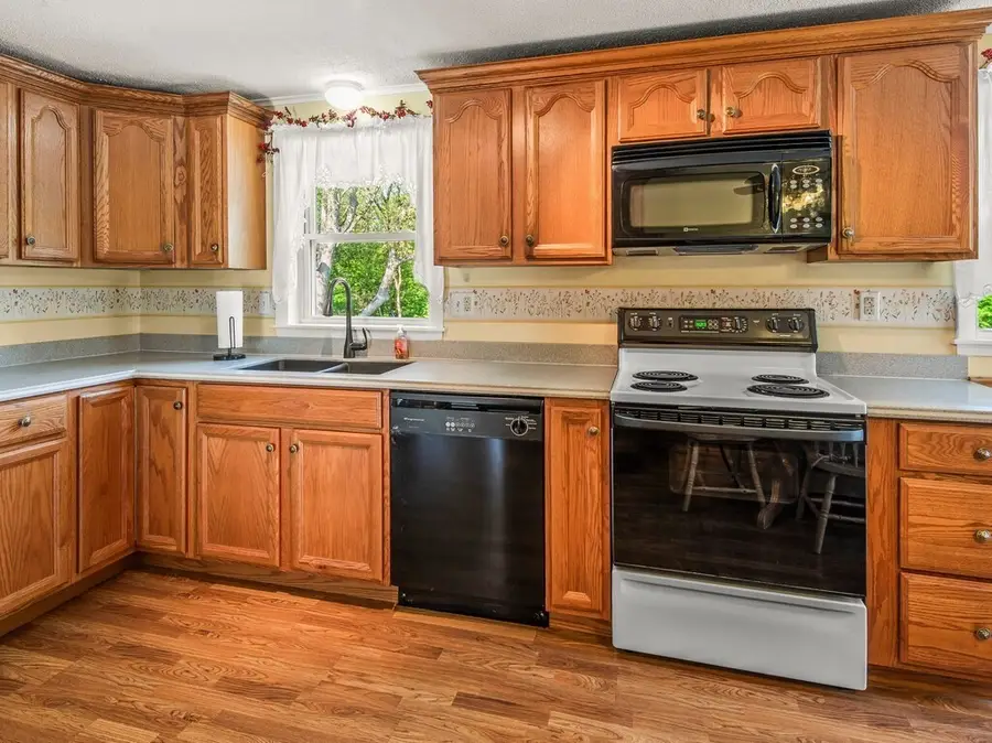 11 Summit Ter, North Brookfield, MA 01535 - #3