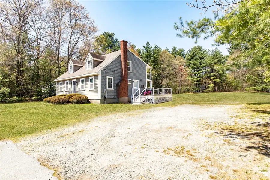 25 Mill St, Raynham, MA 02767 - #3
