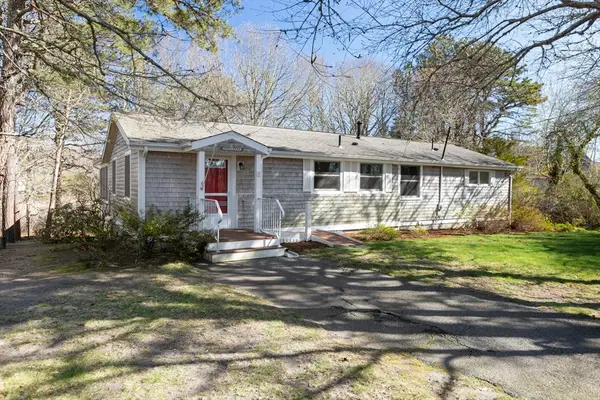 6 Stanley Pl, Barnstable, MA 02601