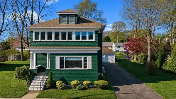 86 Newport St, Fall River, MA 02720