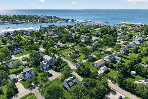 41 Belvidere Rd, Falmouth, MA 02540
