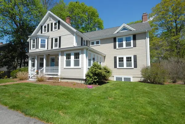 353 Thoreau St, Concord, MA 01742