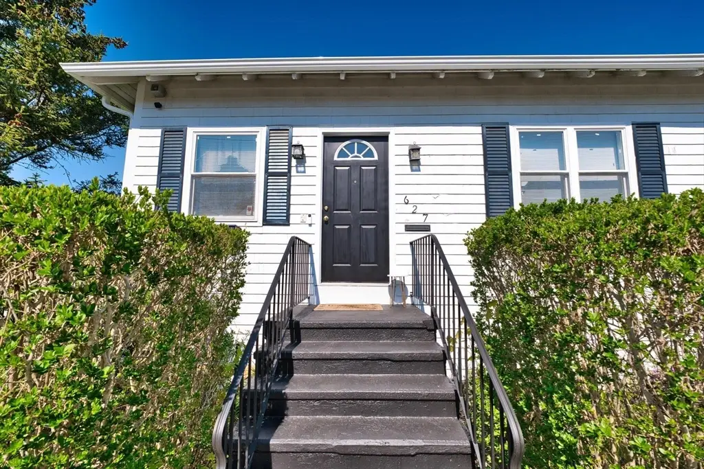 627 King St, Fall River, MA 02724 - #1