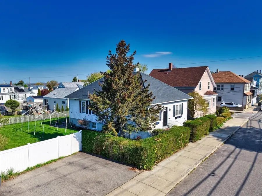 627 King St, Fall River, MA 02724 - #2