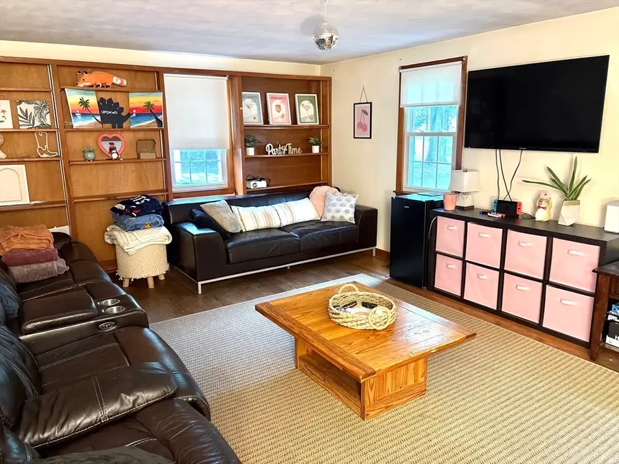691 E Pleasant St, Amherst, MA 01002 - #2