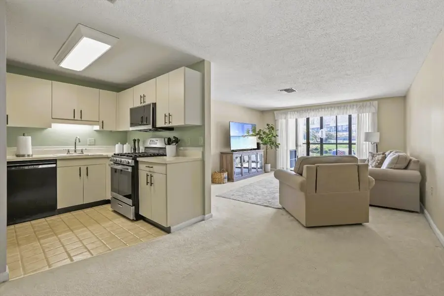 4234 North Main St #208, Fall River, MA 02720 - #3