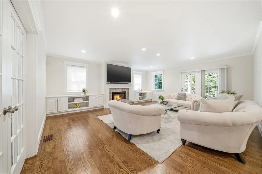 35 Marshall Rd, Wellesley, MA 02482 - #3