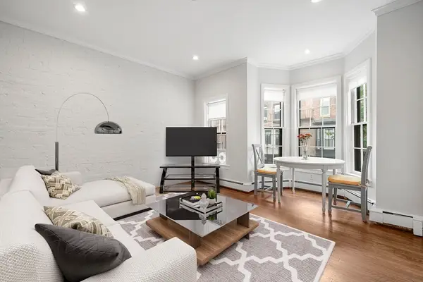 11 Dartmouth Pl #11-2, Boston, MA 02116