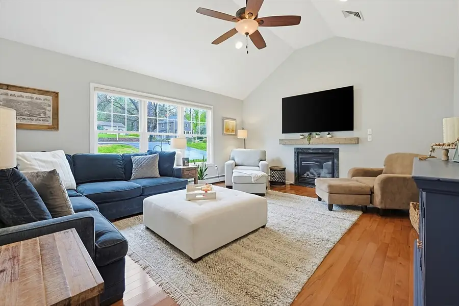 36 Brooks St, Upton, MA 01568 - #3