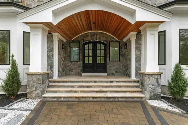 11 Skyline Drive, Wellesley, MA 02482