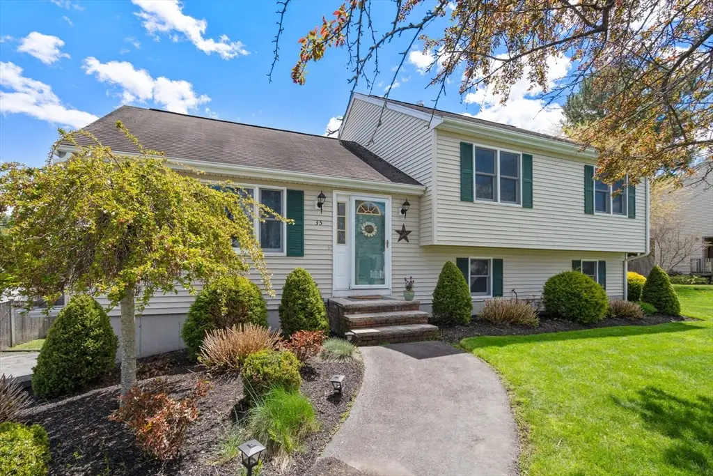 35 Sir Joseph Ct, Taunton, MA 02780 - #1