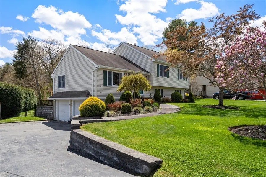 35 Sir Joseph Ct, Taunton, MA 02780 - #3