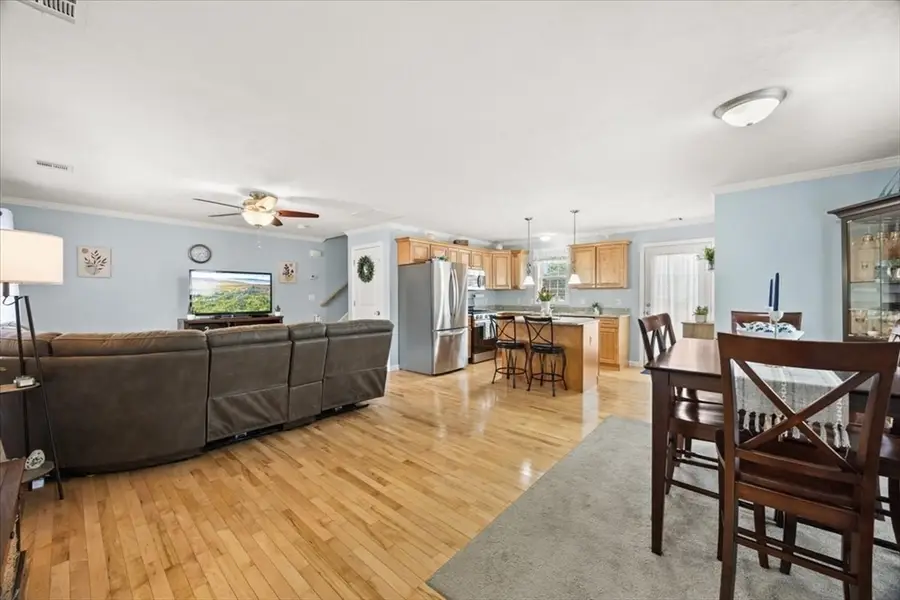 525 Anthony St, Fall River, MA 02721 - #3