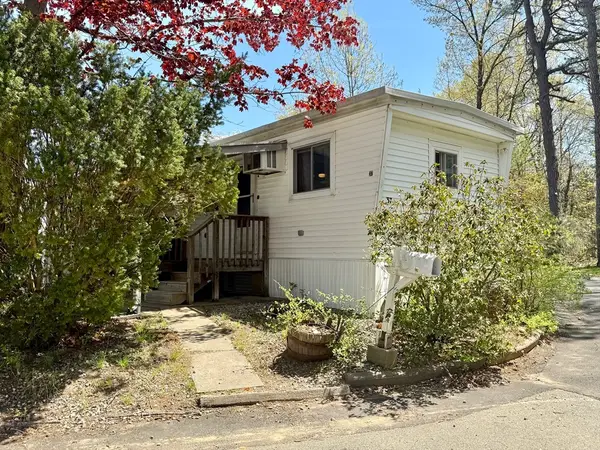37 Grouse Dr, Chicopee, MA 01020