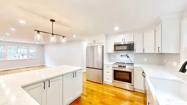 8 Reardon Rd, Hudson, MA 01749