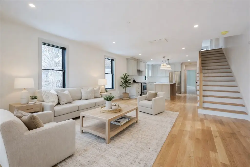 68 Rowe St #U:3, Boston, MA 02131 - #1