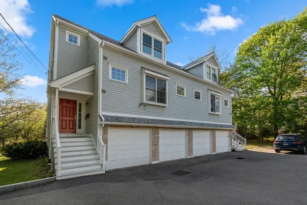 19 Dunstan St #19, Newton, MA 02465