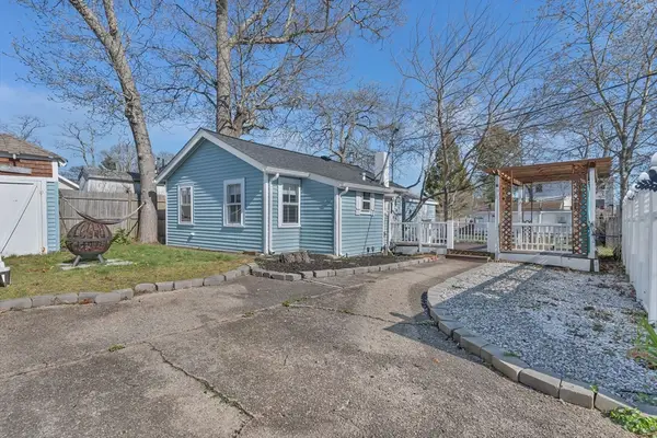 10-R Barnes St, Wareham, MA 02571