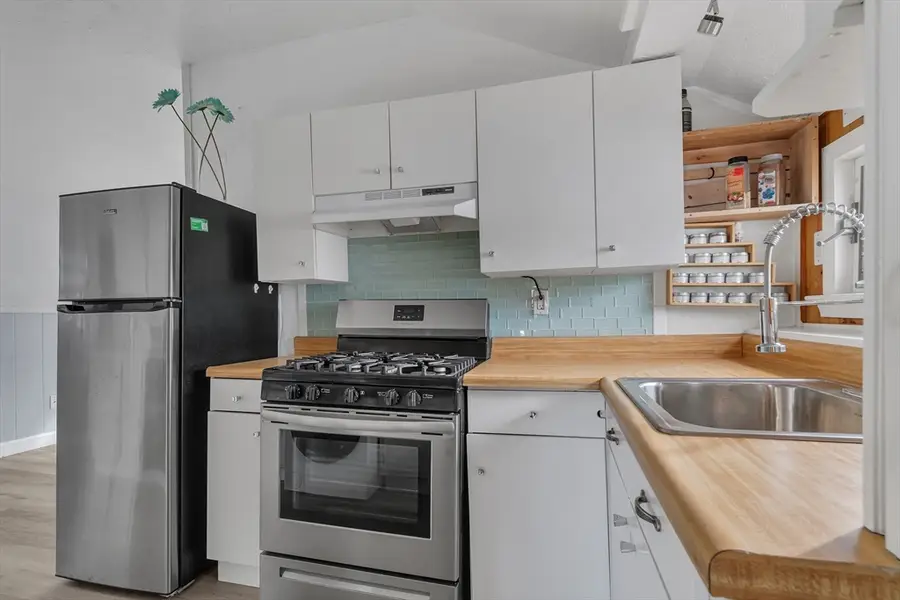 10-R Barnes St, Wareham, MA 02571 - #3