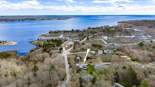 10 Old Mattapoisett Neck Rd, Mattapoisett, MA 02739
