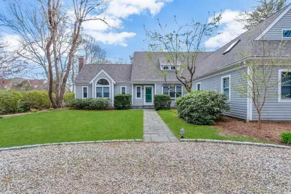35 Punkhorn Point Rd, Mashpee, MA 02649