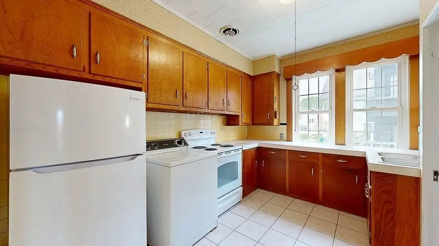 14 Hadwen Rd, Worcester, MA 01602 - #2