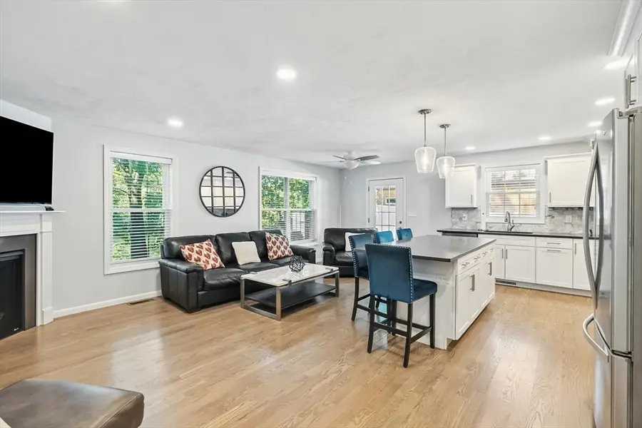 33 Phalanx St, Tyngsborough, MA 01879 - #3
