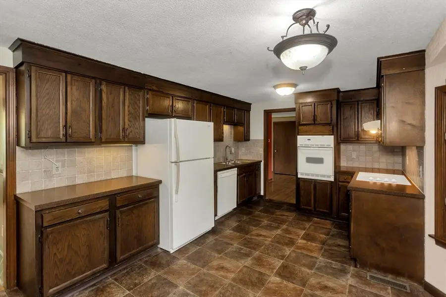 45 Woodcliff Dr, Westfield, MA 01085 - #2