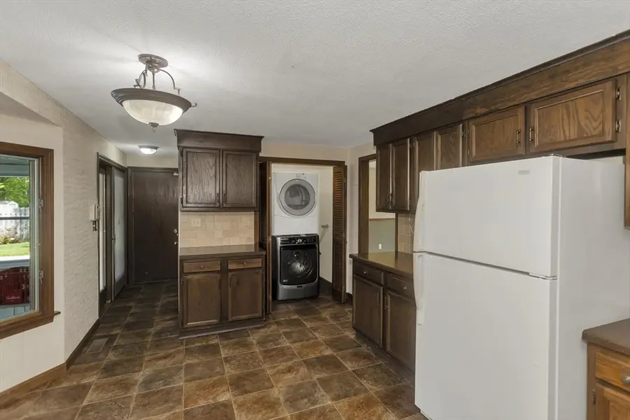 45 Woodcliff Dr, Westfield, MA 01085 - #3