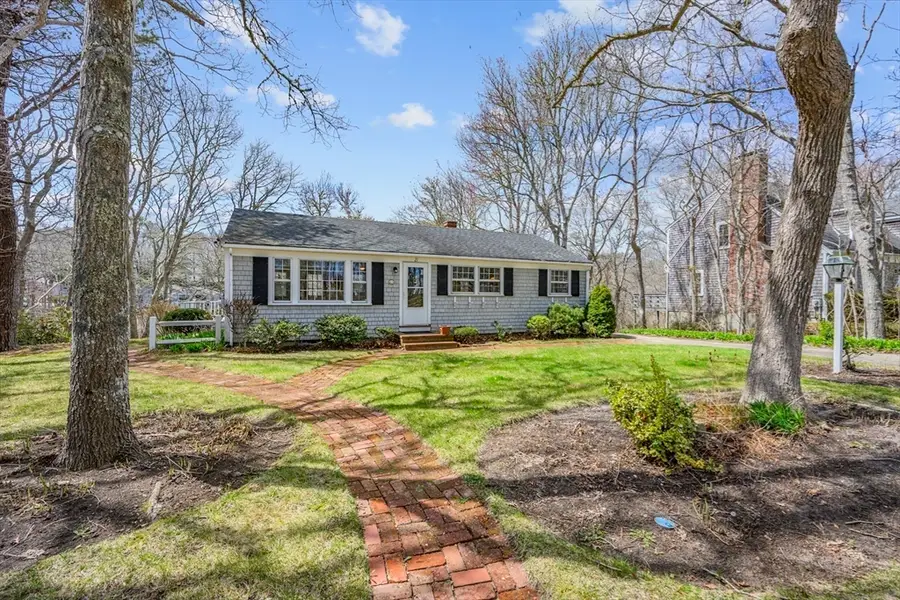 21 Uncatena Rd, Mashpee, MA 02649 - #2
