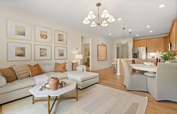 5 Peters Farm Way #304, Westborough, MA 01581