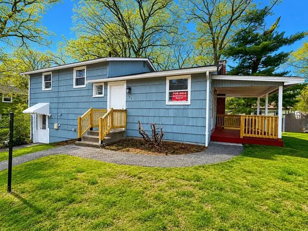 283 Pond St, Rockland, MA 02370