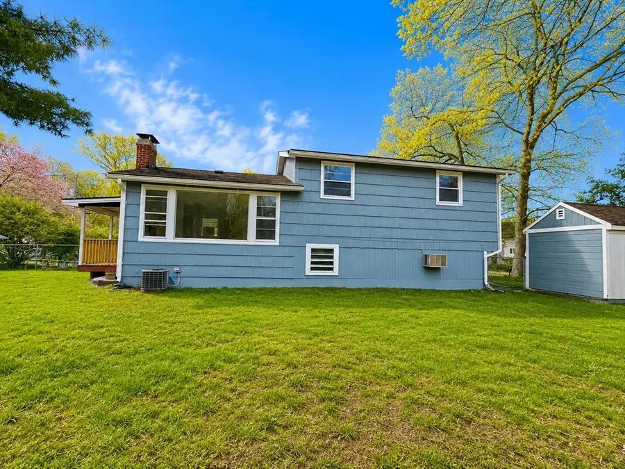 283 Pond St, Rockland, MA 02370 - #3