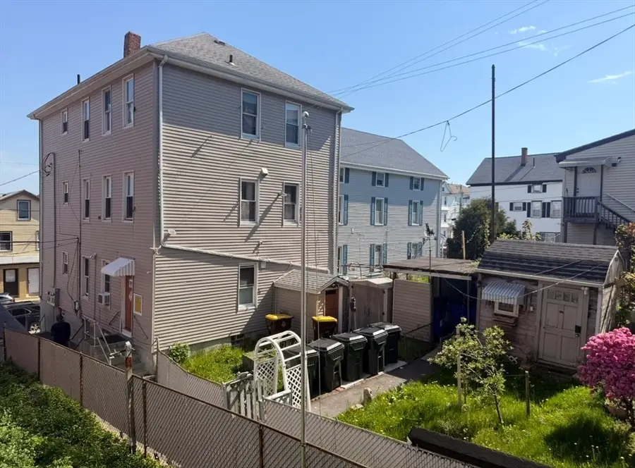 425 Division St, Fall River, MA 02721 - #3