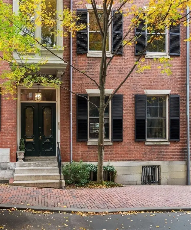 32 Chestnut St #1, Boston, MA 02108 - #1