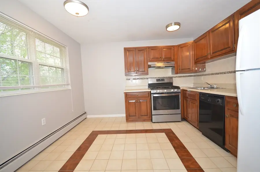 50 Edgelawn Ave #6, North Andover, MA 01845 - #3