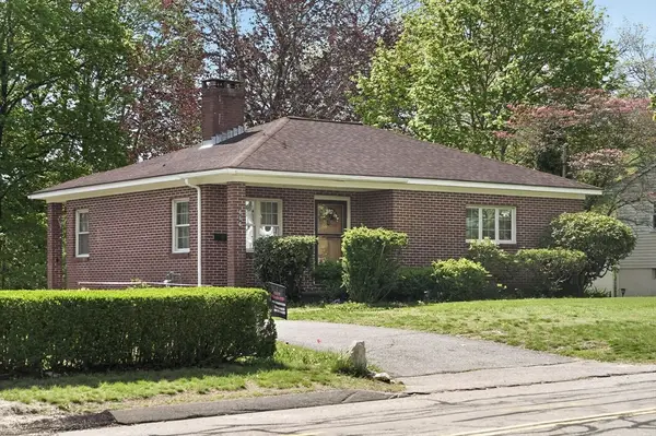 686 Cohannet St, Taunton, MA 02780