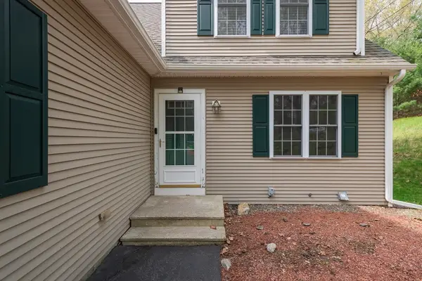 27 Colburn St #27, Northborough, MA 01532