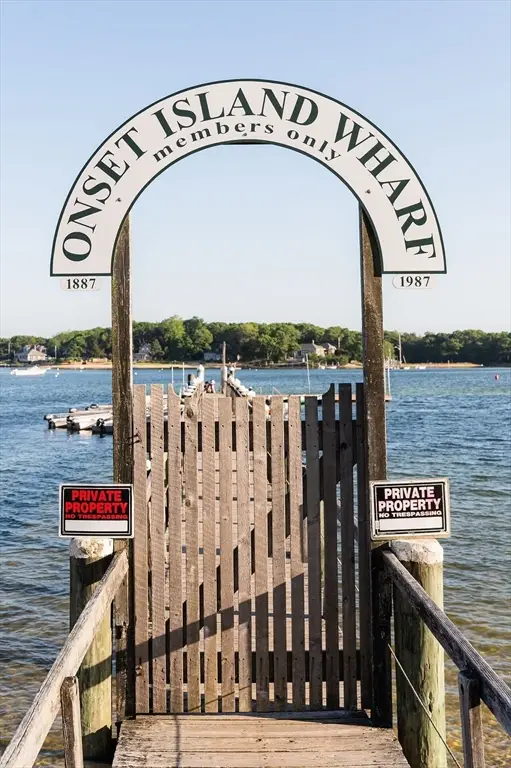 17 Old Colony Ave, Wareham, MA 02571