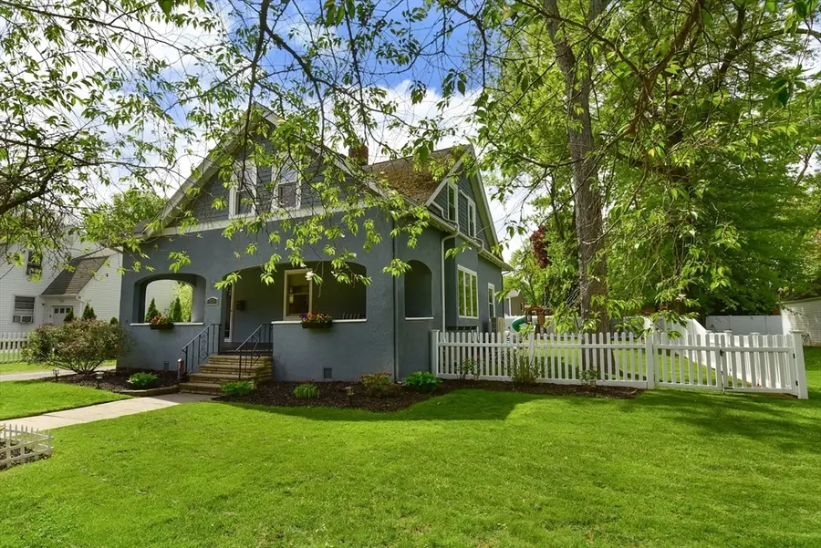 105 Edgewood Ave, Longmeadow, MA 01106 - #3