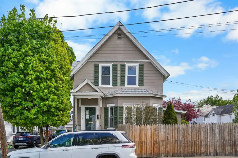 122 S Walker St, Lowell, MA 01851 - #3